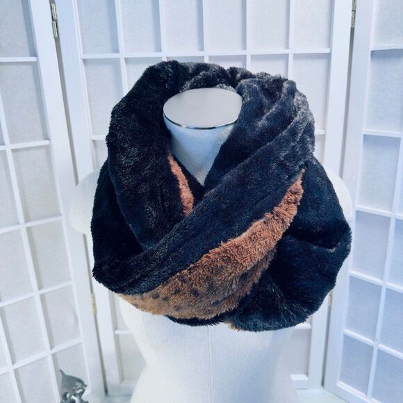 Faux Fur Reversable Infinity Scarf - Picture 3 of 12